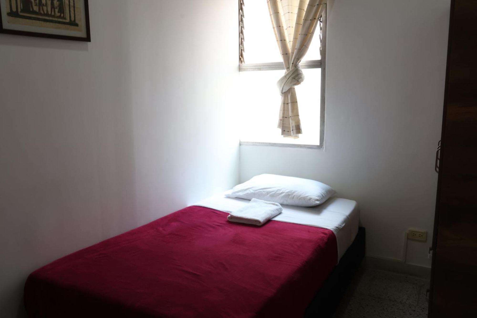 Habitación en casa particular A1 Living Poblado Comoda Privada